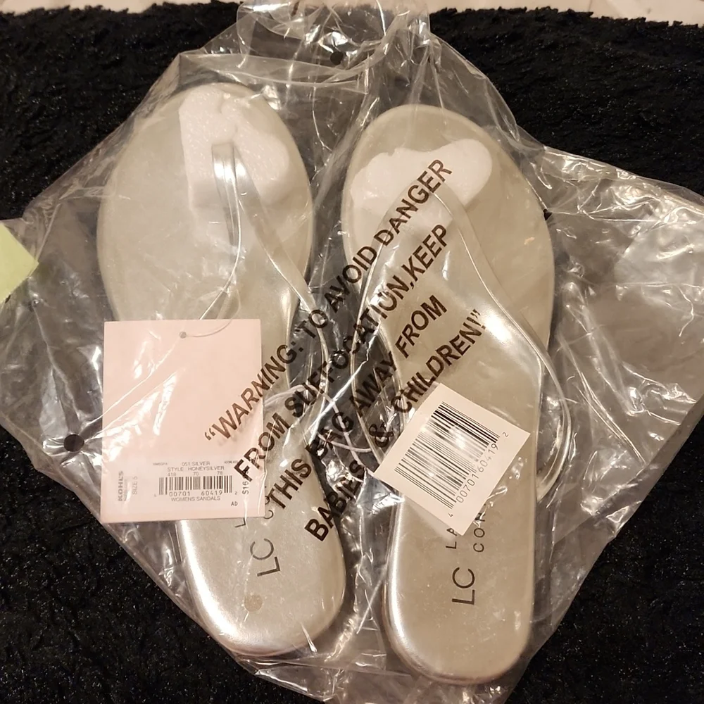 LC Conrad Sandals - Picture 1 of 3
